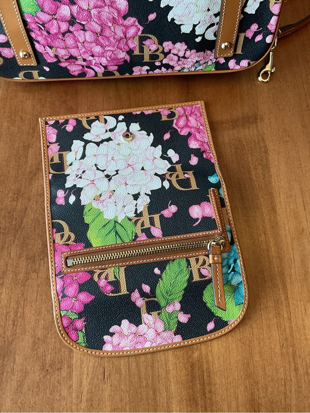 Dooney & Bourke Black Floral Hydrangea Large Dome Satchel with wallet - Picture 15 of 16